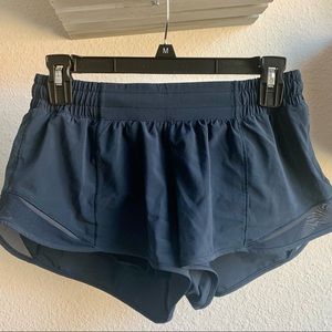NAVY LULULEMON HOTTY HOT SHORTS 2.5”